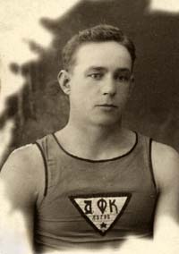 Чемпион Льгова по легкой<br>атлетике 1928 г. К.Байков.